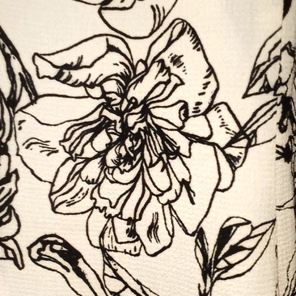 ASHRO Ruffled Floral Blouse - Picture 7 of 15